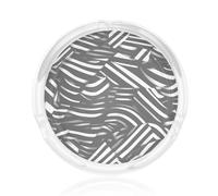 Cenicero de cristal con líneas blancas y negras con diseño de boquilla empotrada, adecuado tanto para fumar en interiores como en exteriores.