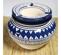 Cenicero marroquí azul cobalto con motivos rombos y geométricos, fabricado y pintado a mano, tapa antiolores