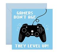 Central 23 - Divertidas tarjetas de cumpleaños para jugadores - 'Gamers Don't Age' - Tarjeta de cumpleaños para hermano hijo hombre mujer - Viene con divertidas pegatinas