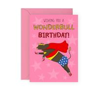 Central 23 - Tarjeta de cumpleaños divertida - Dibujos animados de superhéroe de vaca Wonderbull - Diseño de animales de palabras - Para hombres, mujeres, amigos, niños, niñas, familia, linda