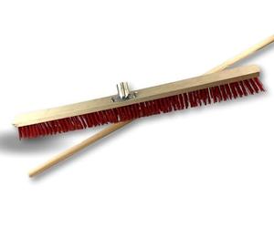 Cepillo de Taller Tipo barrendero | Lote de 3 | Uso Exterior | Longitud 100 cm | Cerdas de PVC Rojo | Base de Madera | Soporte de Metal atornillado Ø 28 mm | con Mango | Kibros 2390BMx3