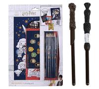 CERDÁ LIFE'S LITTLE MOMENTS Set Papelería Harry Potter - 2 Cuadernos para Colorear, Lápices y Pegatinas + Bolígrafo Varita Mágica Oficial