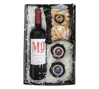 Cesta de Navidad con vino y patés. Lote económico para regalo de cumpleaños con estuche de regalo y virutas de papel blanco para decorar y proteger los productos.