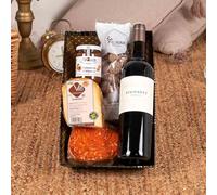 CESTA DE NAVIDAD DE MENORCA - LOTE 210-25 con vino Binifadet, queso curado Son Vives, sobrasada Poltrú, carquinyols y mermelada en bandeja epicerie