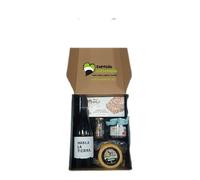 Cesta de Regalo Vegana para Empresas con Vino Tinto Habla de la Tierra, Queso de Oveja Artesano, Pimientos de Piquillo, Turrón de Chocolate con Almendras - Corazón Extremeño