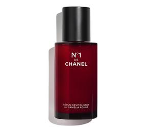 CHANEL SUEROS N°1 DE CHANEL SÉRUM REVITALISANT Alisa Y Aporta Luminosidad Para Una Piel Que Parece Más Joven