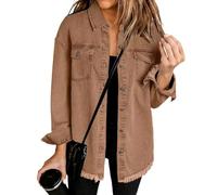 Chaqueta vaquera de mujer con botones y bajo deshilachado, estilo urbano.