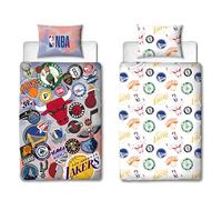 Character World Juego de funda de edredón individual con licencia oficial de la NBA, diseño de insignias del equipo, ropa de cama reversible de baloncesto de 2 caras, incluye funda de almohada a