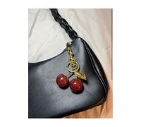 Charm para bolso rojo cereza brillante con accesorio para llavero con detalle dorado