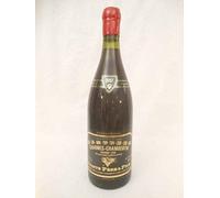 charmes-chambertin camus père et fils grand cru rouge 2007 - bourgogne france: une bouteille de vin.
