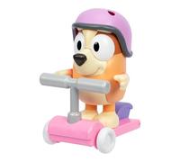 Chat Mates Bingo con scooter. Presiona la nariz del bingo y escucha 10 de sus frases, esta figura mide 13 cm de alto e incluye su scooter y casco, con brazos y piernas articulados