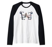 Chef Gnomes and Tasty Cakes For Bakers Women Love Baking Camiseta Manga Raglan