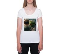Chill Frog Puppet Fumando con Tiburón Gigante Camiseta De Manga Corta Blanca con Cuello Redondo para Mujer T-Shirt Short Sleeve White Crewneck tee For Women