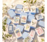 Chu6an6d Juego de mahjong americano a rayas azules y blancas - 160 azulejos acrílicos grabados de 3 capas con lazos y diseños florales, juego portátil de Mahjong de viaje, regalo para amantes del