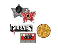 Cinereplicas Stranger Things - Set de 4 Stranger Things Temporada 1 Pin - 3cm - Licencia Oficial