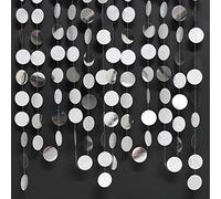 Círculos plateados brillantes, anillos rotos de encaje colgando de círculos, cintas de fiesta decorando pancartas de cumpleaños antecedentes, baños de bebés, novios y artículos de fiesta de la novia.