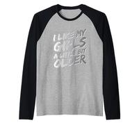 Cita Divertida con Texto I Like My Girls A Little bit Older Camiseta Manga Raglan