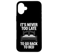 Cita Divertida de Never Too Late To Go Back To Bed Carcasa para iPhone 16 Plus