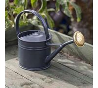 CKB LTD - Regadera de metal para exteriores, 1,5 L, acero con recubrimiento en polvo negro con rosa de latón, para jardines grandes y pequeños, flores y plantas, resistente, antioxidante (1,5 litros)
