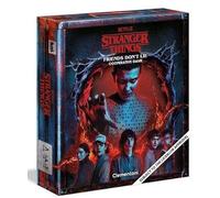 Clementoni - Stranger Things - Friends Don't Lie - Juego de Cartas de Aventura - Incluye Cartas de Personajes, Monstruos y Lugares del Upside Down - Edad +12 años - 55184