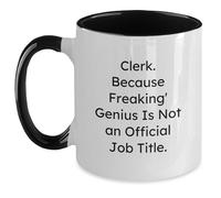 Clerk Quotes Funny Gifts from Friends, Coworkers or Family - 'Clerk. Because Freaking' Genius Is Not An Official Job Title.' Taza de café de dos tonos para graduación