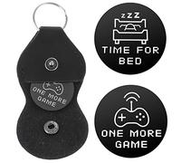 cobee Funny Destiny Flip Coins, moneda novedosa de doble cara para juegos, un juego más/ir a la cama, ficha de abrazo de bolsillo con llavero de cuero de acero inoxidable para tomar decisiones,