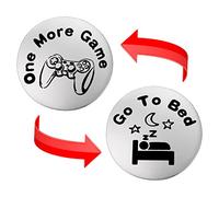 cobee Funny Flip Coins - Moneda de doble cara para juegos, diseño de One More Game/Go To Bed Gift Decision Maker Coin Regalos para novio, novia, marido, hijo, amante, cumpleaños, plata, 9.5 6.5*1.8cm