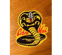 Cobra Kai V2 Mi445 - Adhesivo decorativo para niño (diseño de cuadros, con texto en alemán "Primera No Mercy"