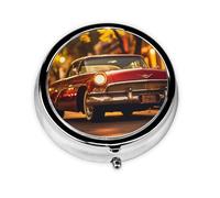 Coches clásicos clásicos. Este pequeño pastillero redondo impreso es un organizador portátil de pastillas y vitaminas perfecto para bolsillos, bolsos y viajes.