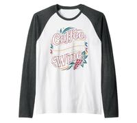 Coffee Keeps Me Going Until It's Time For Wine |- Camiseta Manga Raglan