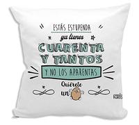 Cojin decorativo, original y personalizado para regalo, ideal para cumpleaños. incluye relleno. Ya tienes Cuarenta y tantos y no los aparentas. 42,5X42,5 cm. Cojines con agradable tacto de algodon.