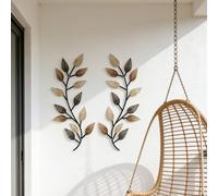 Colgante de pared de metal con estructura de tallo de oliva que fluye para percepción dinámica del movimiento contra fondo de pared estática