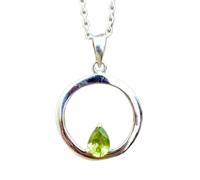 Colgante de peridoto natural verde facetado de 7 x 5 mm en forma de pera. Collar circular de plata de ley 925 con cadena de cable de 45 cm. Abundancia, renovación, energía positiva, regalo para la