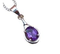 Colgante ovalado de amatista natural facetada de 13 x 11 mm, color morado. Plata de ley 925. Collar ovalado con cadena de 45 cm. Paz, sanación espiritual, alivio del estrés, chakra del tercer ojo.