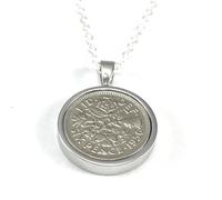 Colgante sólido de 1956, 69 cumpleaños, seis peniques más cadena de plata de ley de 45,7 cm, montaje chapado en plata