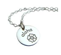 Collar Aloha de plata de ley 925. Dije de flor pequeña. Joyería sencilla y delicada. Colgante con la palabra "Hola Hawái". Dije de viaje hawaiano | Con cadena de 45 cm | Chapado en plata | L_PN_0052