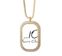 Collar con colgante de cristal dorado con texto en inglés "I am 10 years old age young"