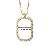 Collar con colgante de diamantes de cristal dorado con cita "The Greatest Test Is To Bear Defeat"