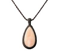 Collar con colgante de hilo de ópalo rosa natural en forma de pera con cadena de cordón de cuero. Joyería artesanal que simboliza el amor propio y la confianza. Medallón curativo |LK_SGMP_0455