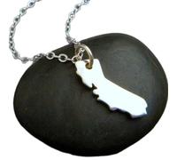 Collar con el estado de California en plata de ley 925. Joyería pequeña de California. Joyería sencilla para uso diario. Pequeño, delicado y delicado, ideal para viajes. Con cadena de 45 cm. Bañado