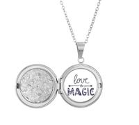 Collar con medallón con texto en inglés "Love Is Magic"