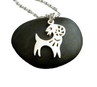 Collar de cabra en plata de ley 925. Pequeño colgante con el símbolo del zodiaco chino shengxiao, animal espiritual. Regalo de joyería con dije sencillo | Con cadena de 45 cm | Chapado en plata |