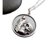 Collar de calavera con llama de candelabro en plata de ley 925. Pequeño dije de bronce para Halloween. Joyería gótica. Colgante de muerte macabra con diseño de ghoul. Con cadena de 45 cm. Chapado