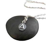 Collar de minifuego en plata de ley 925. Pequeño símbolo de los cuatro elementos. Dije del zodiaco Aries, Leo y Sagitario. Delicado colgante de yoga. Con cadena de 45 cm. Chapado en plata. L_PN_0222