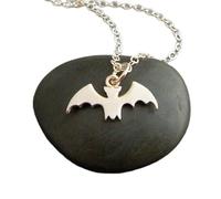 Collar de murciélago en plata de ley 925, pequeño colgante de Halloween con forma de animal chamán, tótem espiritual, intuición voladora, símbolo de renacimiento | Con cadena de 45 cm | Chapado en