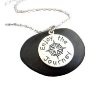 Collar de plata de ley 925, colgante de brújula "Disfruta del viaje", norte verdadero, joyería sencilla para uso diario, cita inspiradora, amuleto de viajero|con cadena de 45 cm|chapado en plata|_2557