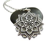 Collar de plata de ley 925 con diseño de mandala de loto y flor de pétalo pequeña, colgante con abalorio del universo zen, joyería bohemia, yoga espiritual para uso diario | Con cadena de 45 cm |