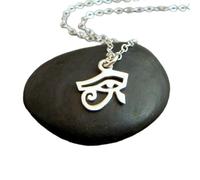 Collar de plata de ley 925 con el Ojo de Horus. Pequeño Ojo de Ra. Amuleto protector para la buena salud, joyería de yoga, regalo yogui, colgante egipcio de Egipto | Con cadena de 45 cm | Chapado