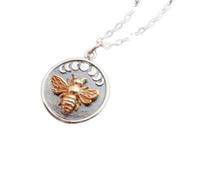 Collar de plata de ley 925 con fases lunares y abeja de bronce. Pequeño colgante de naturaleza. Dije celestial. Joya delicada con forma de abeja. Regalo para jardineros | Con cadena de 45 cm | Baño