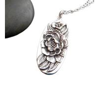Collar de plata de ley 925 con flor de peonía. Colgante floral ovalado de pequeñas peonías. Pequeño y delicado dije de flor. Regalo de jardinero botánico|Con cadena de 45 cm|Chapado en plata|_2933